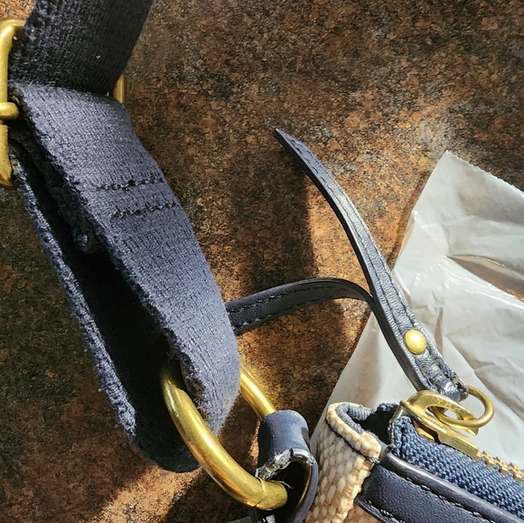 Fossil Crossbody- Coated Canvas with blue stripes and a blue nylon strap - Picture 8 of 9